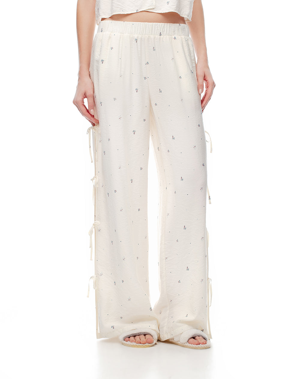Pantalón regular fit tiro medio crudo estampado