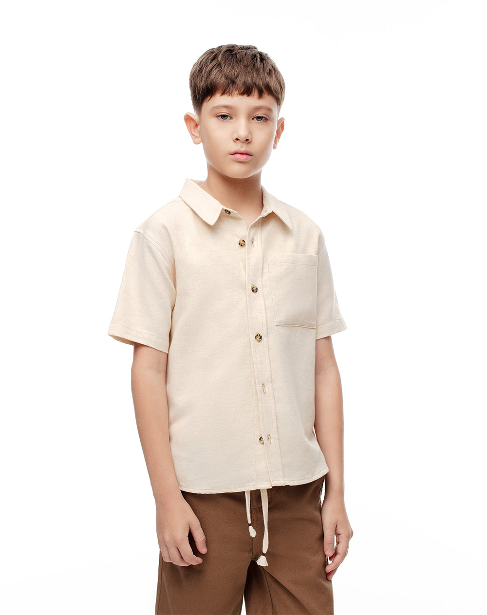Camisa regular fit manga corta crema