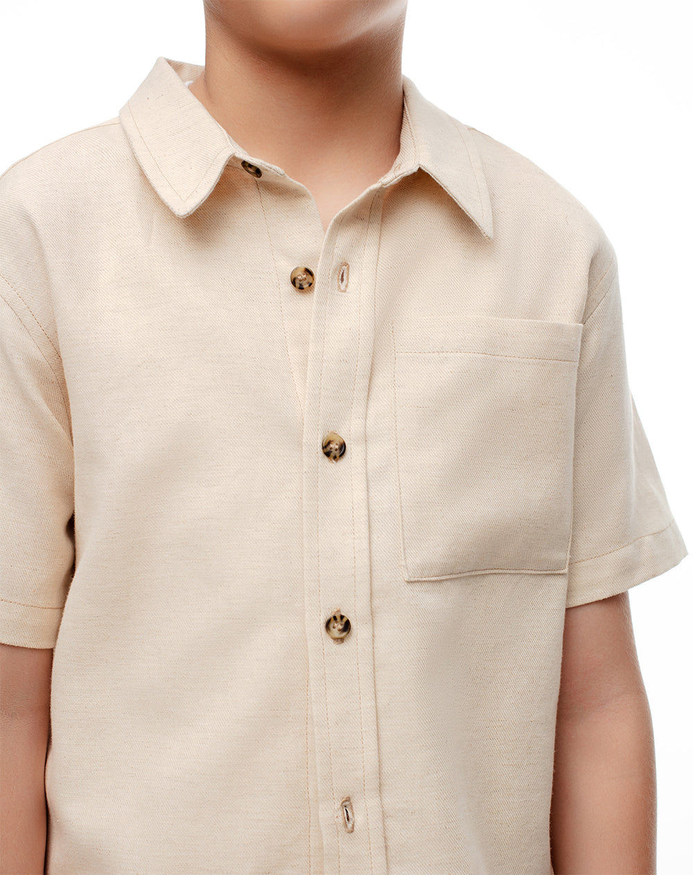 Camisa regular fit manga corta crema