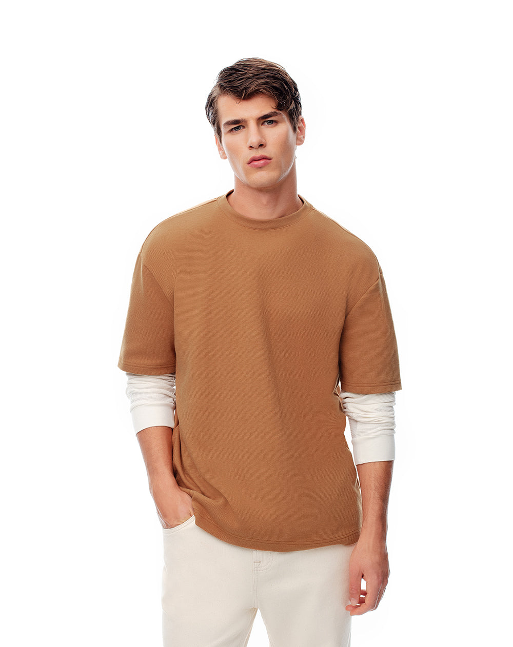 Camiseta regular fit manga corta caramelo