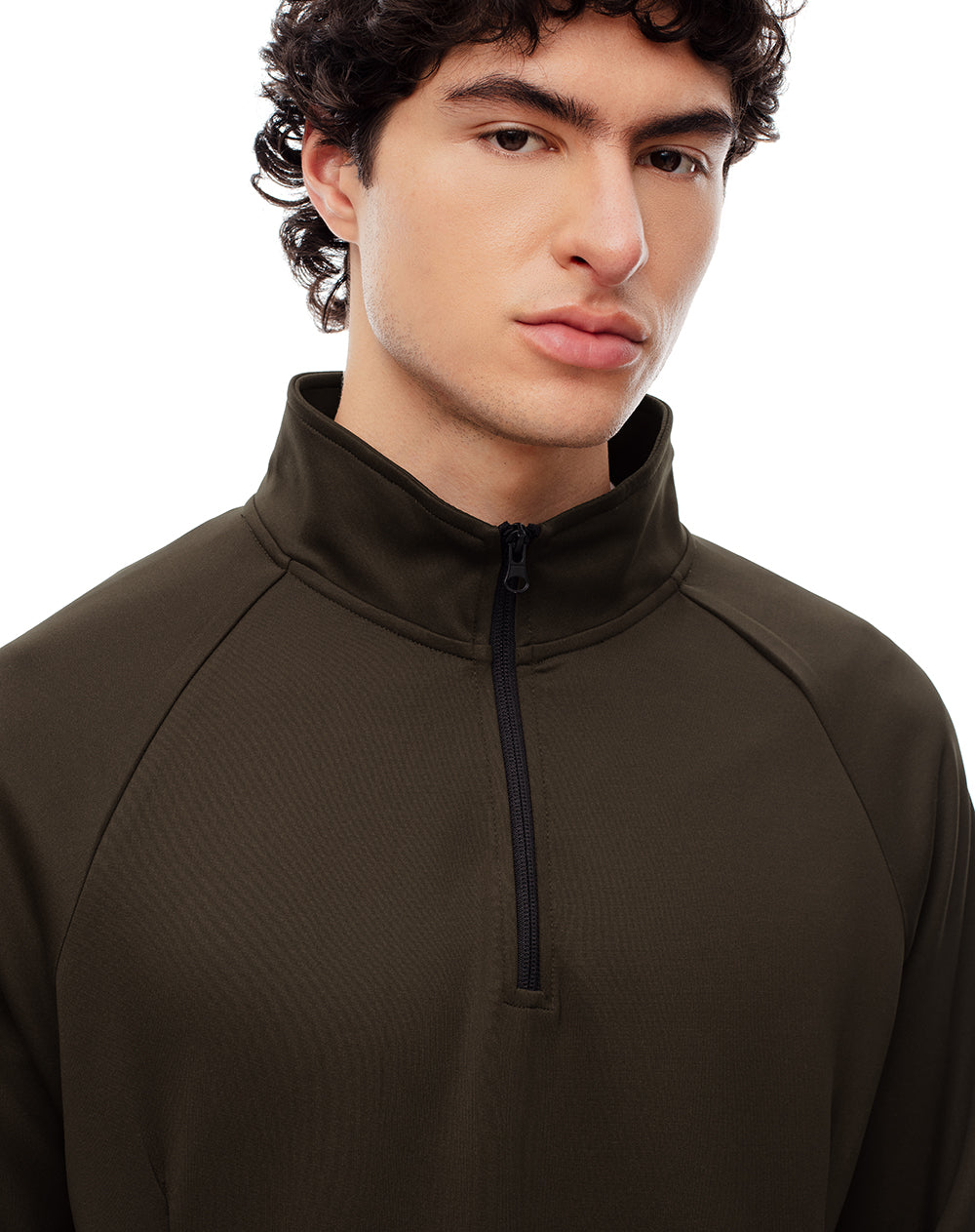 Buzo regular fit chocolate