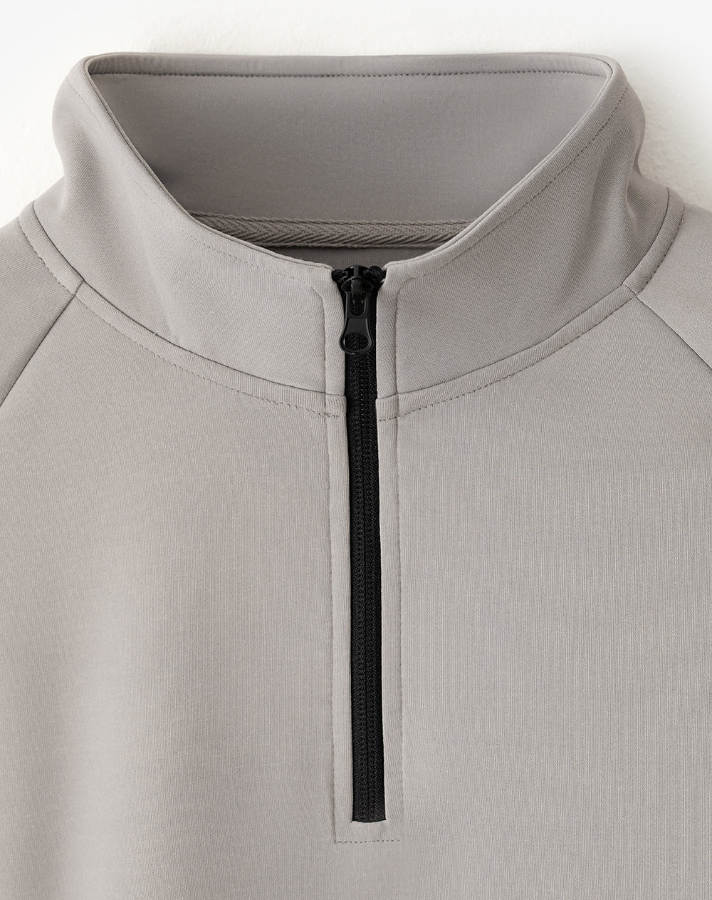 Buzo regular fit taupe
