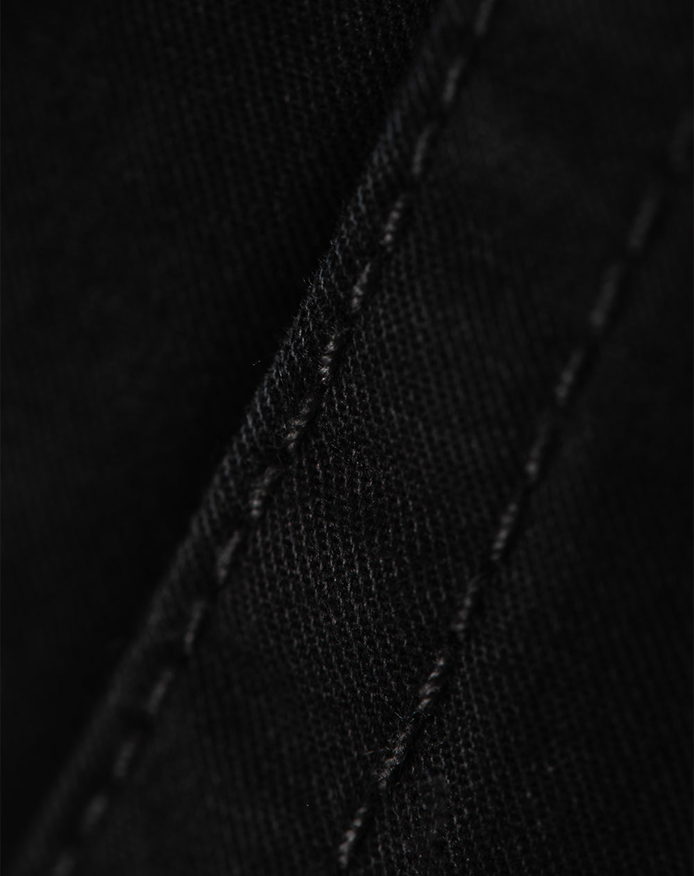 Pantalón slim fit tiro medio negro