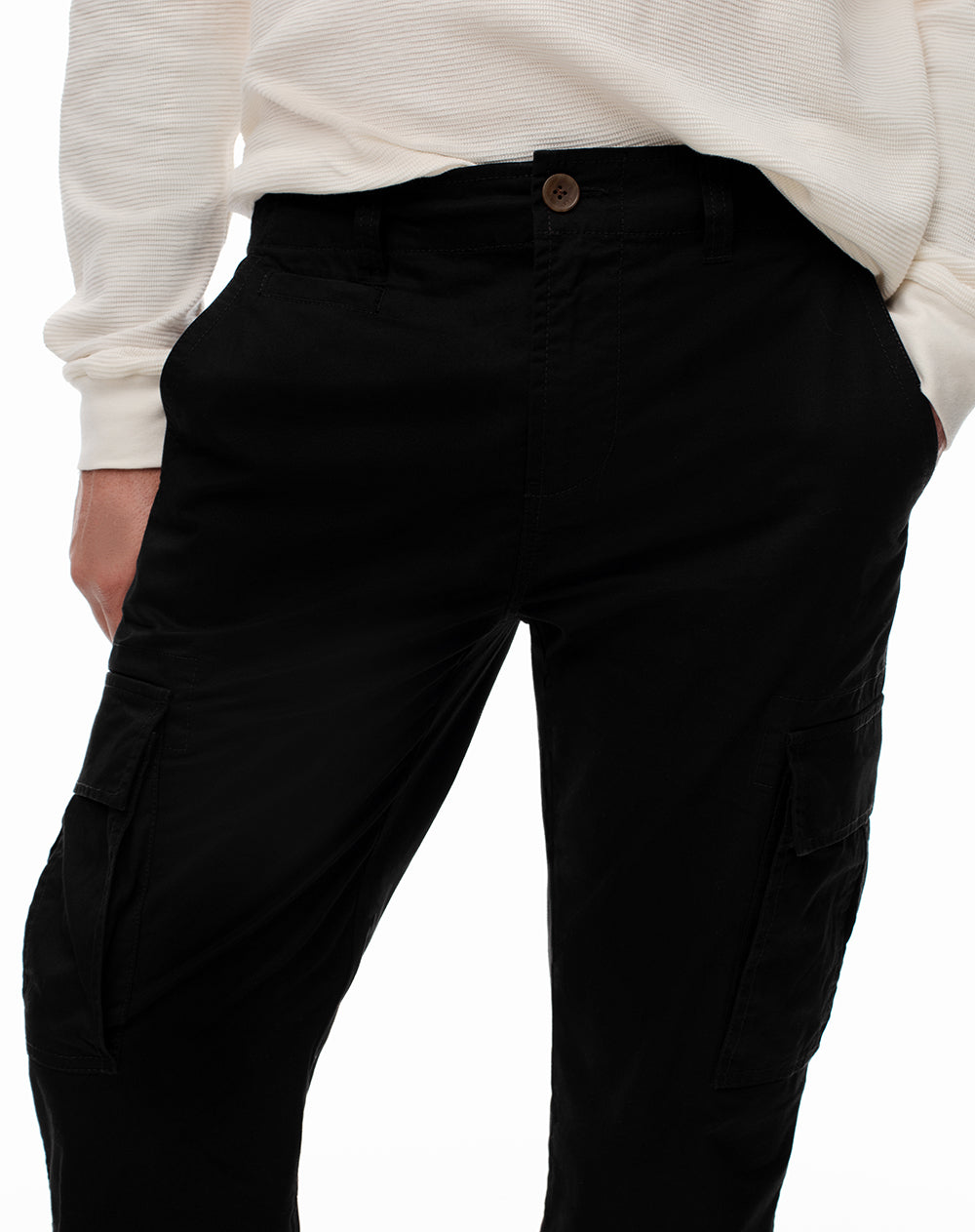Pantalón slim fit tiro medio negro