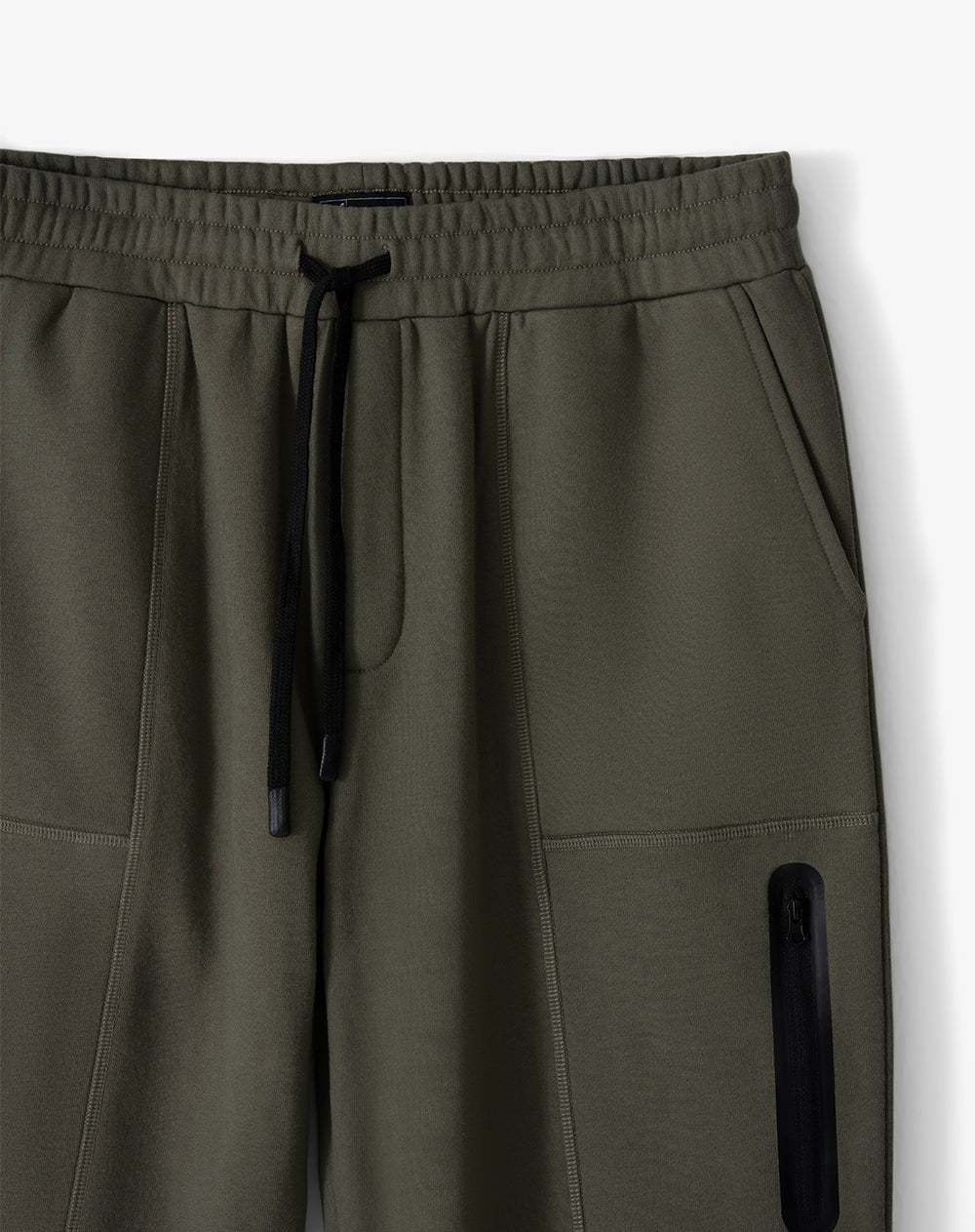 Jogger regular tiro medio café hombre