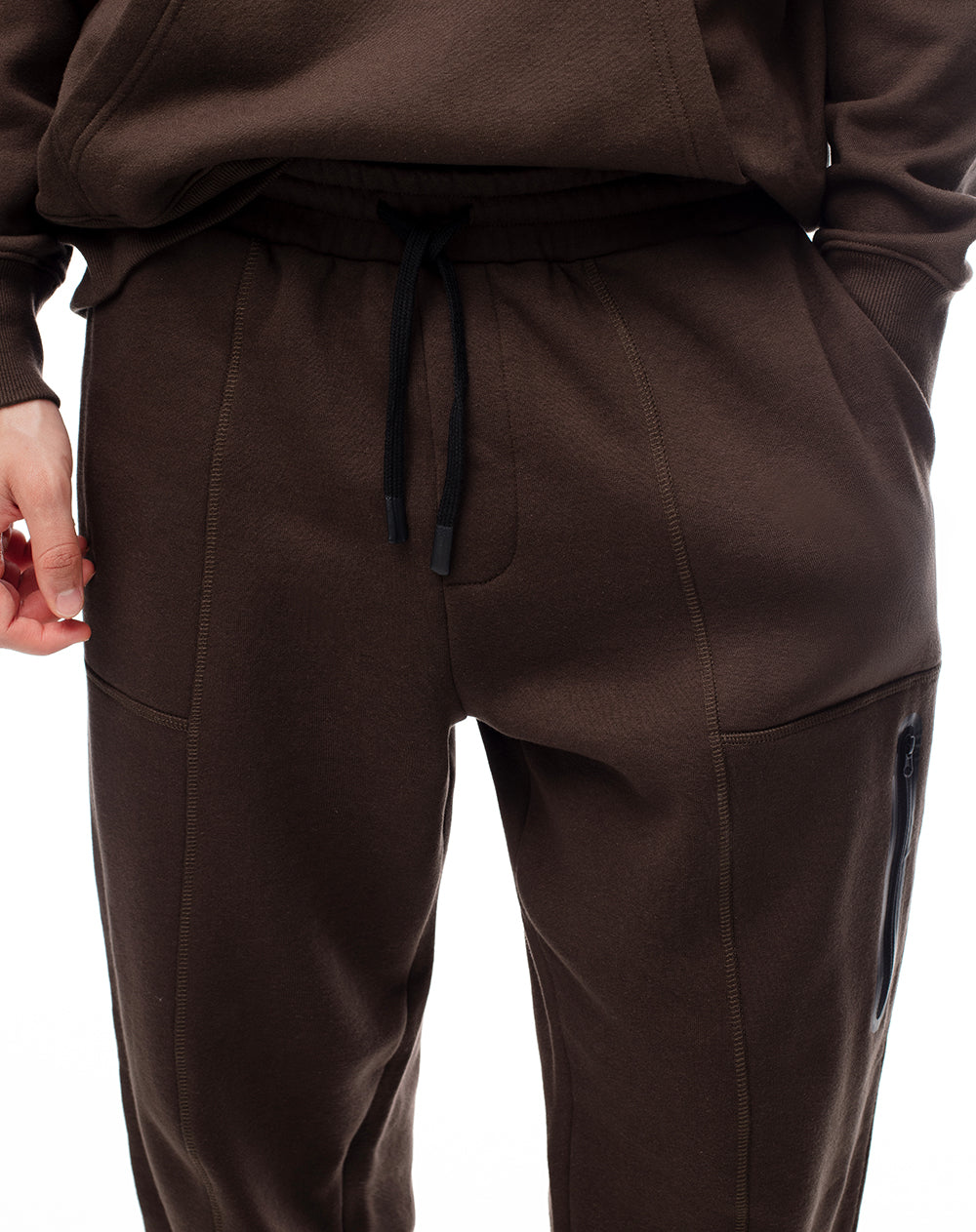 Jogger regular chocolate hombre