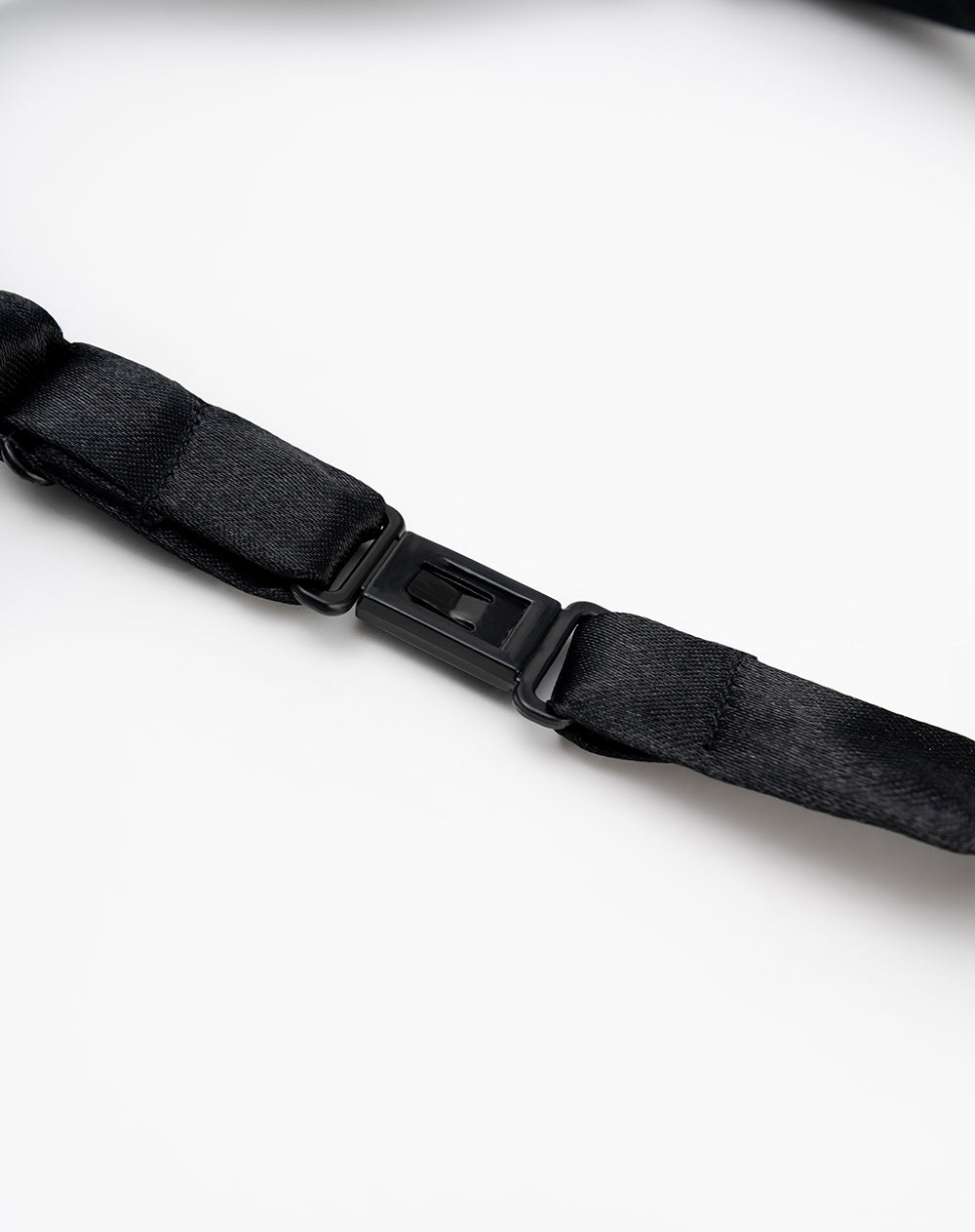 Corbata con apliques negra