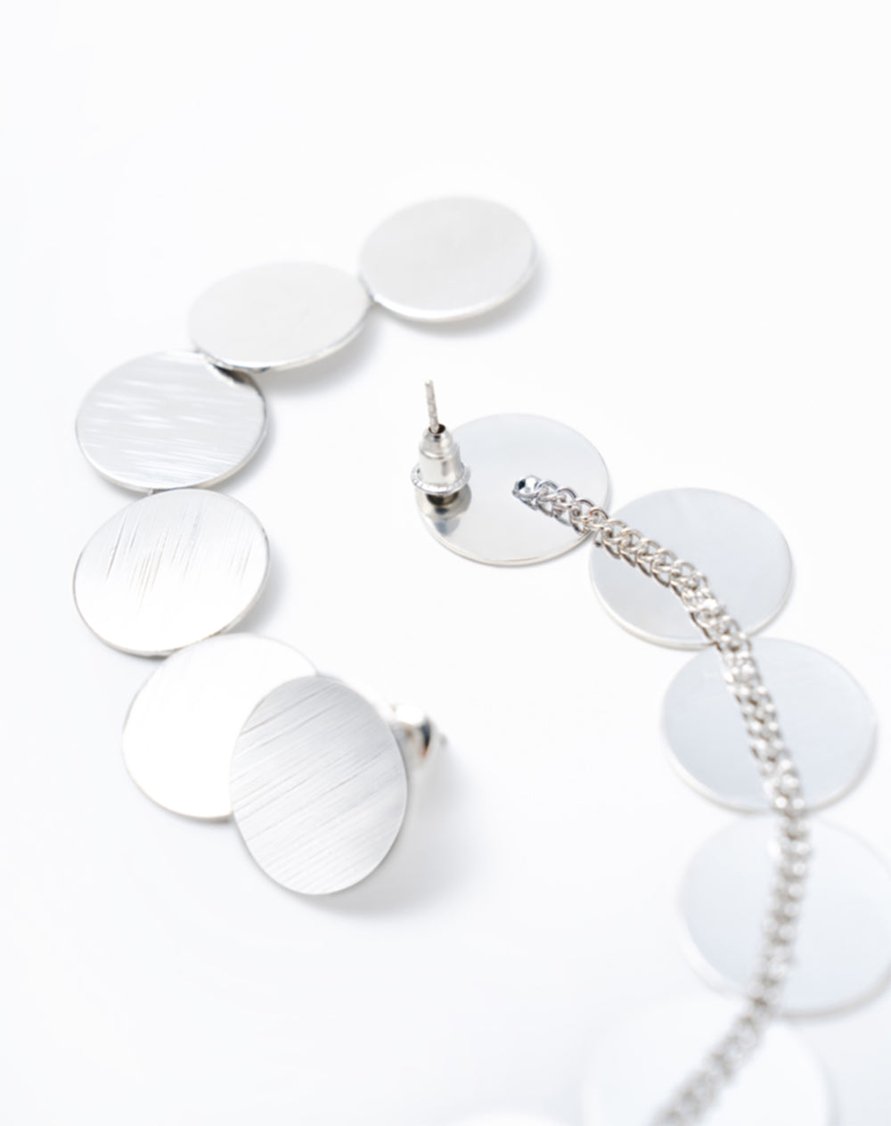 Arete plateado mujer