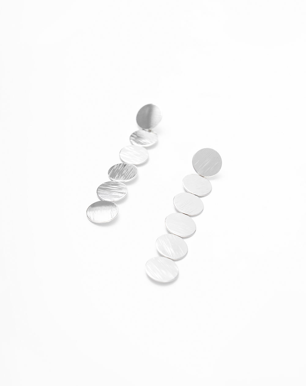 Arete plateado mujer