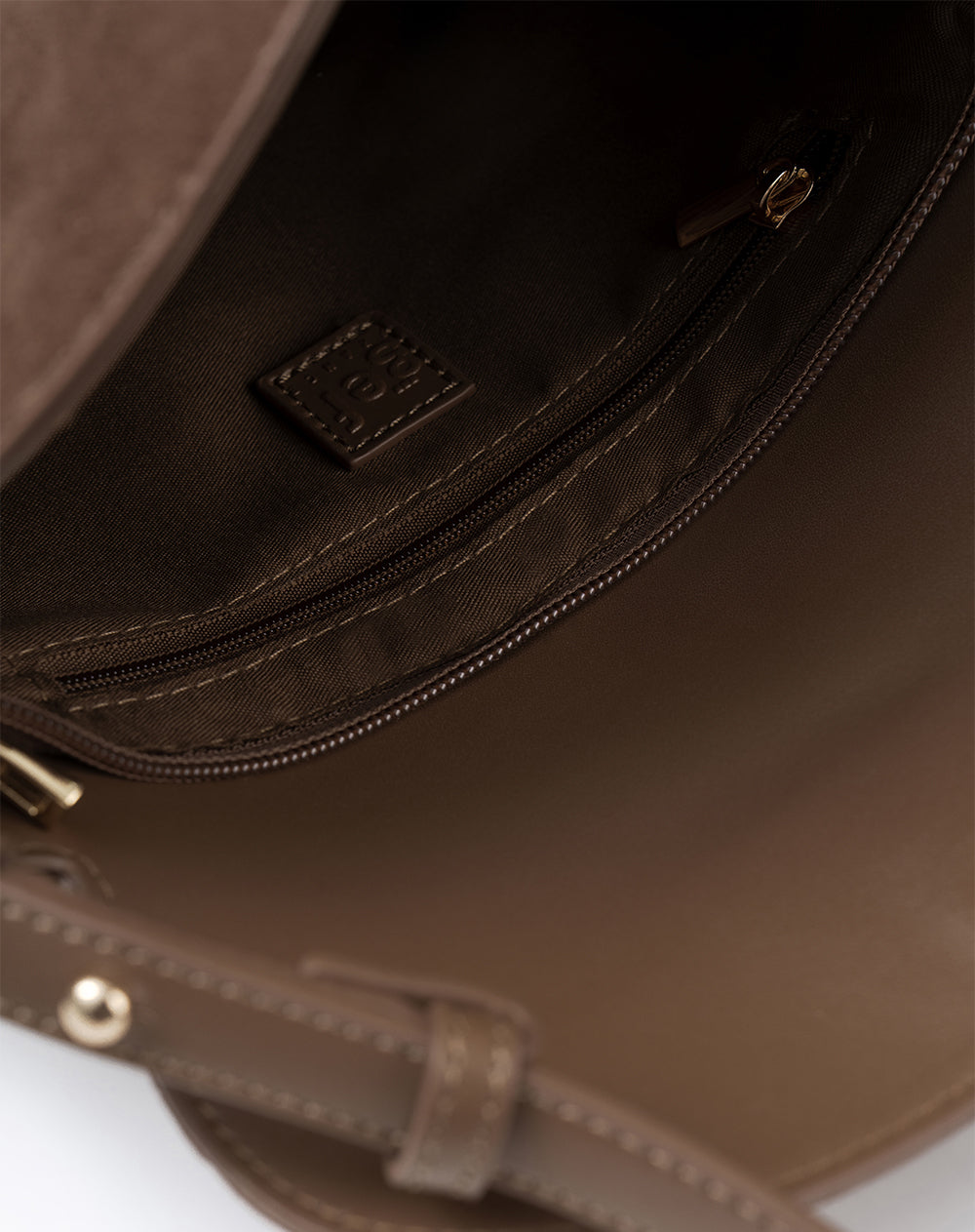 Bolso media luna café mujer