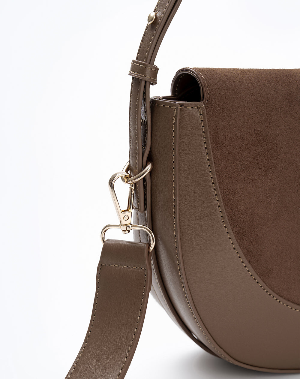 Bolso media luna café mujer