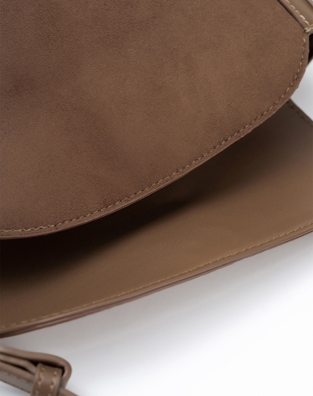 Bolso media luna café mujer