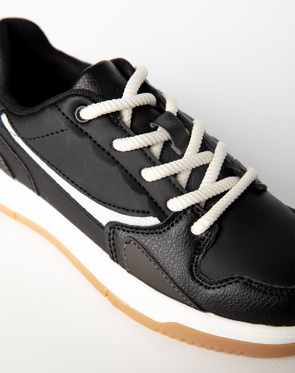 Tenis negro
