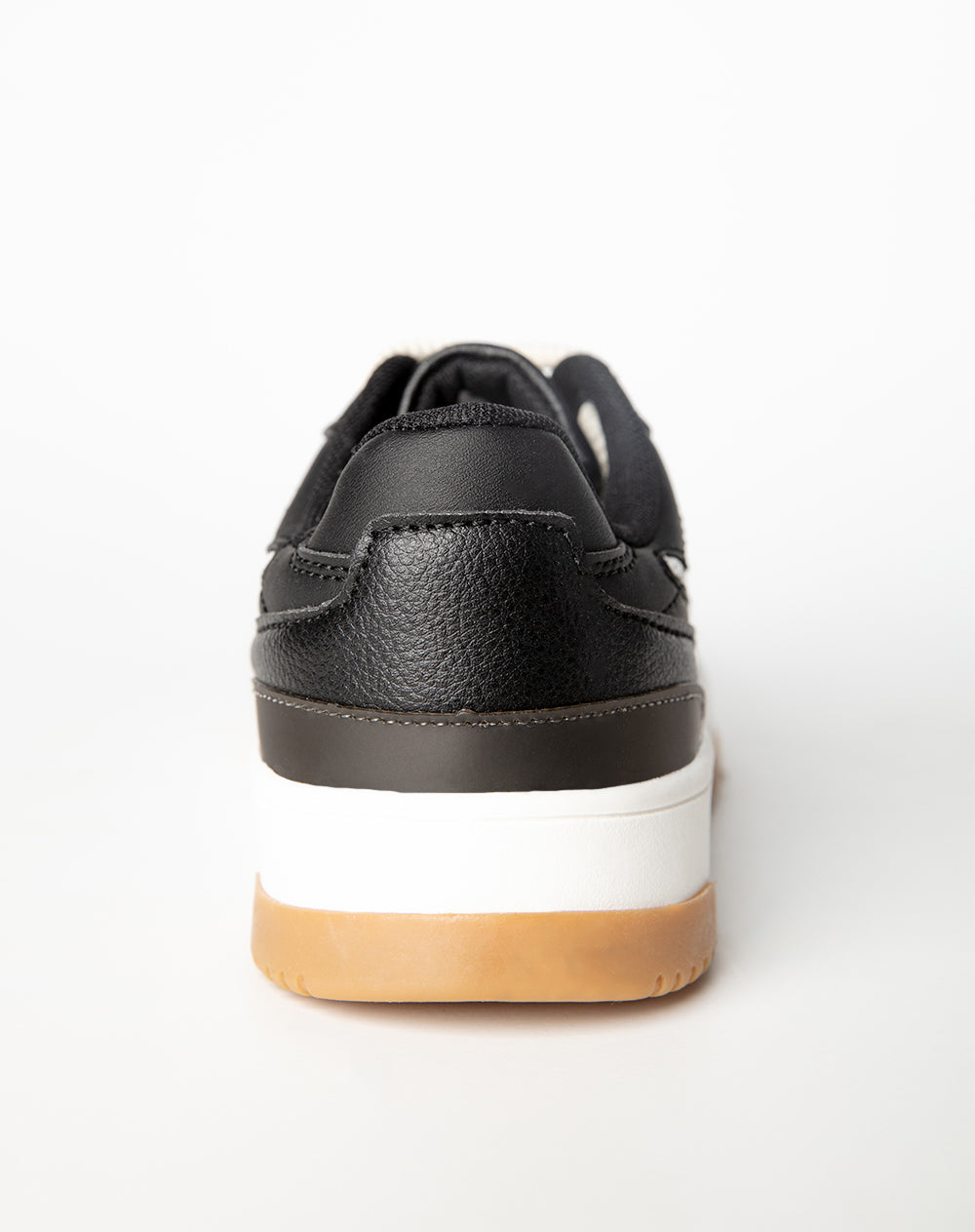 Tenis negro