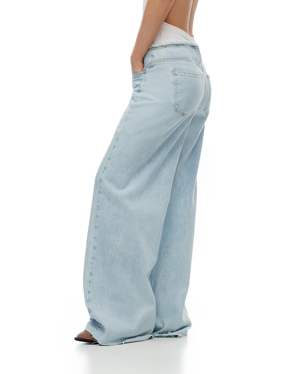 Jean loose fit tiro medio indigo claro