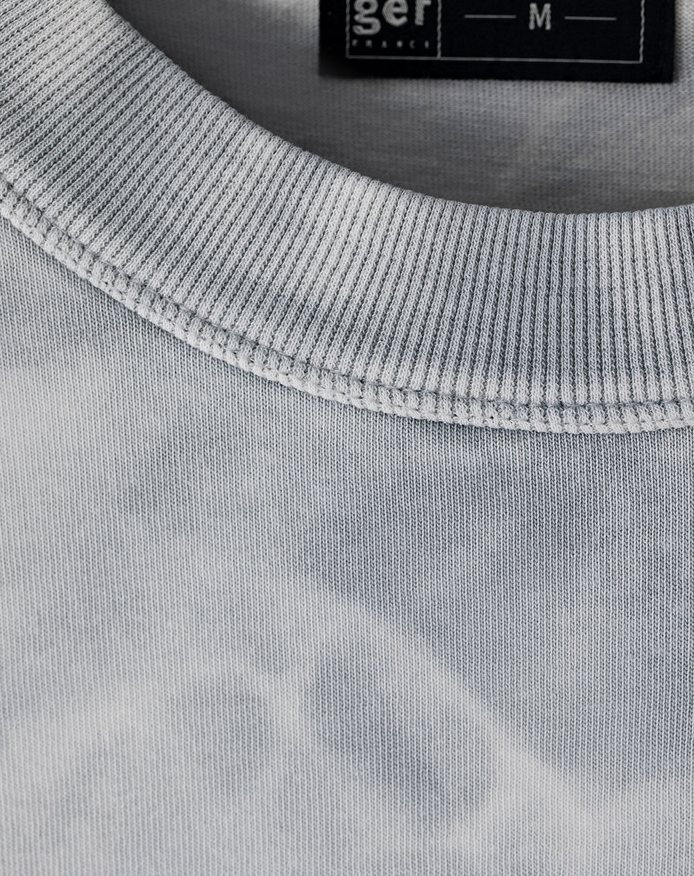 Camiseta regular fit manga corta gris estampada