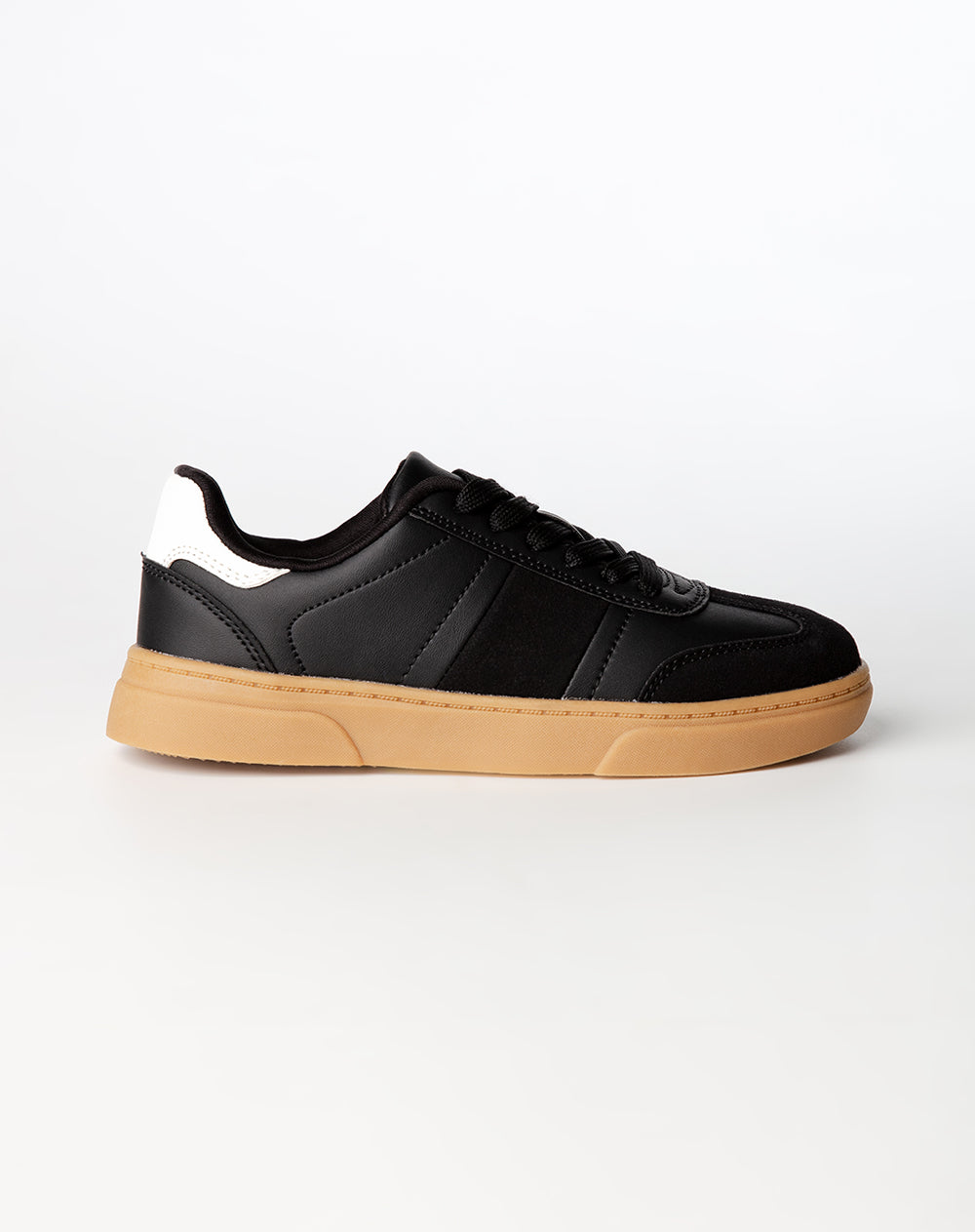 Tenis negro