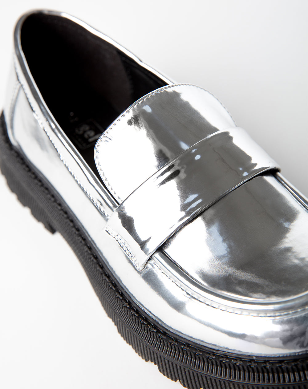 Mocasines plateados