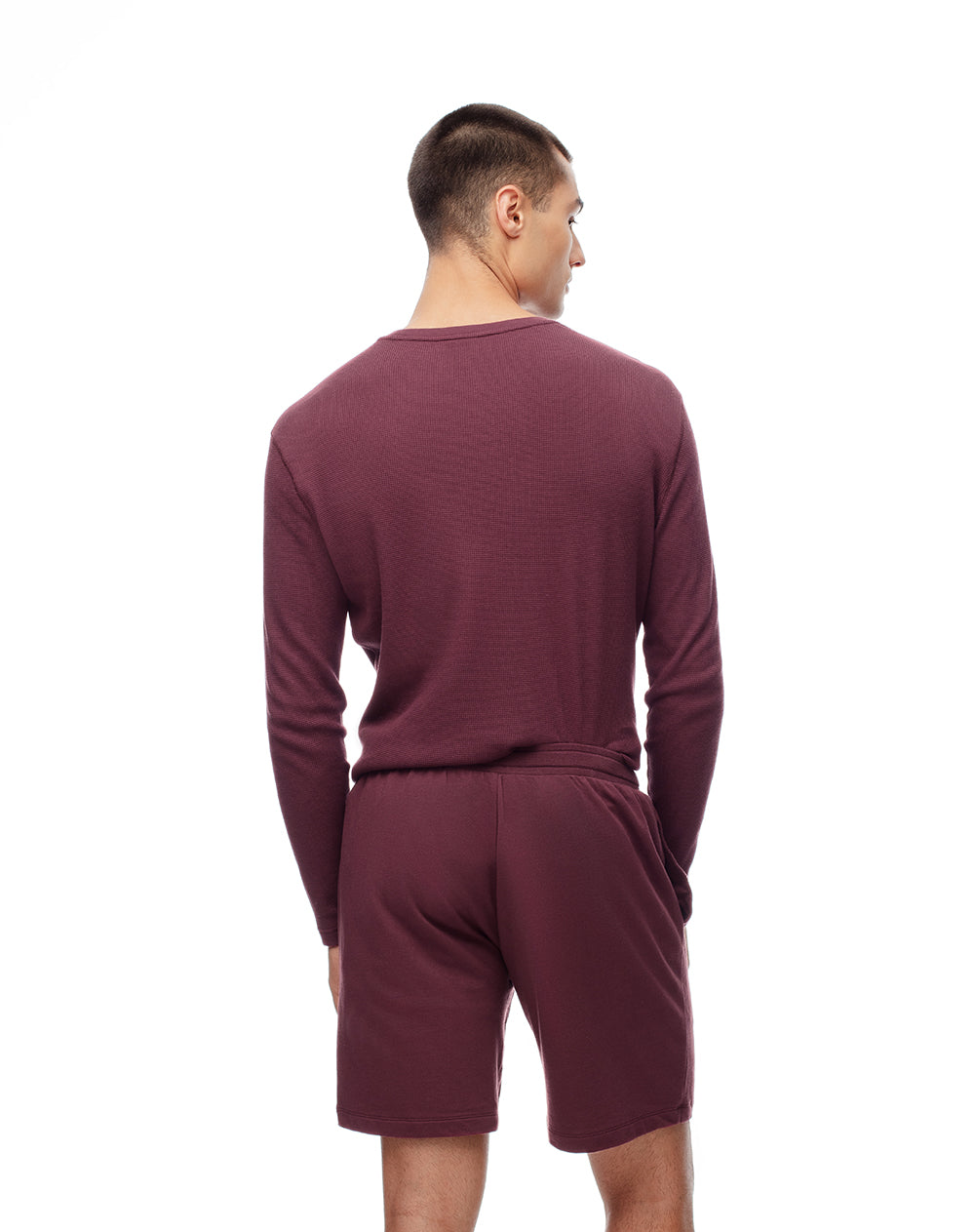 Bermuda regular vinotinto hombre