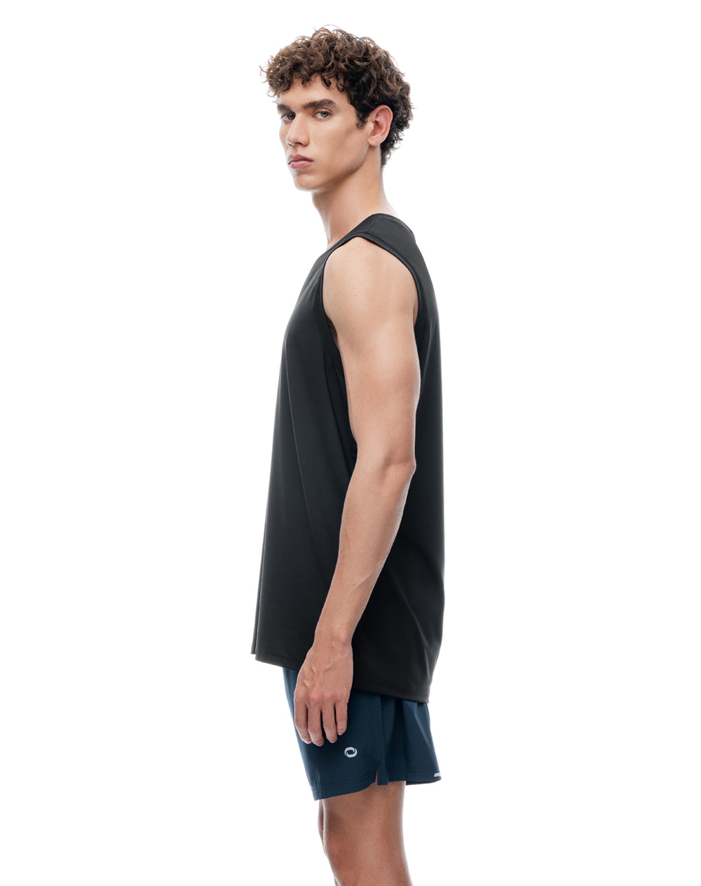 Pantaloneta deportiva azul hombre