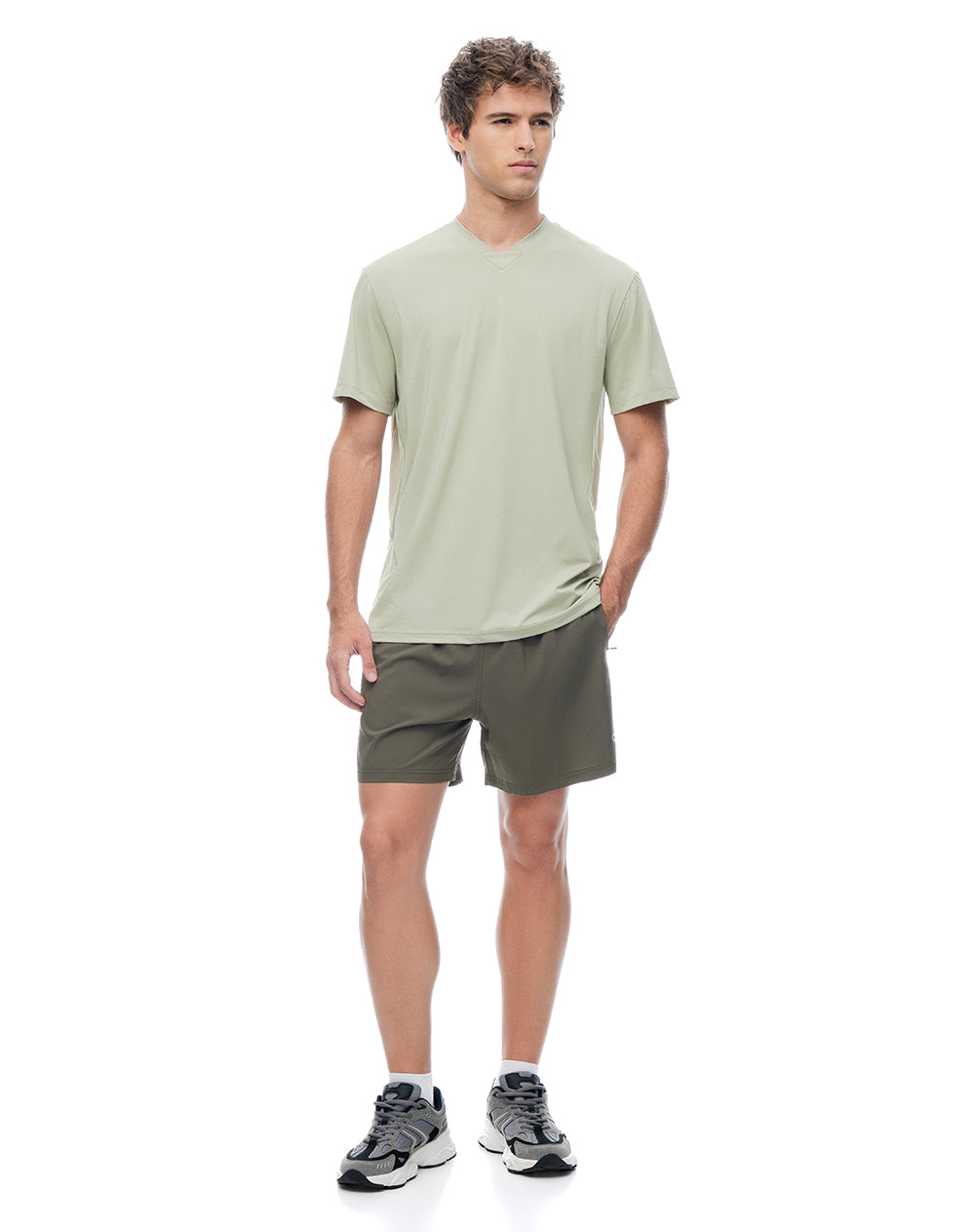 Pantaloneta deportiva café hombre