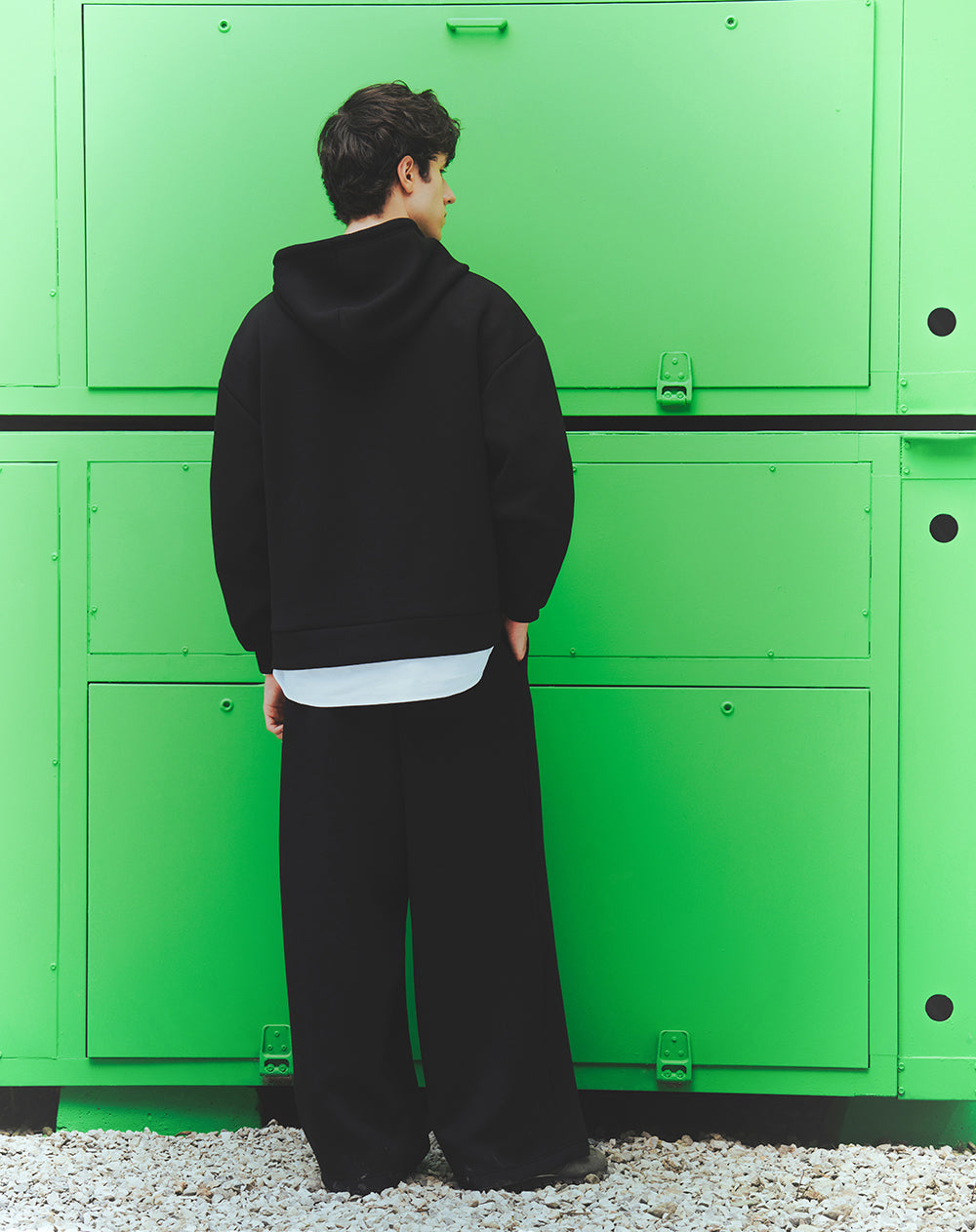 Buzo tipo hoodie negro hombre