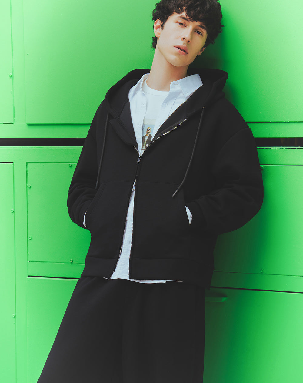 Buzo tipo hoodie negro hombre