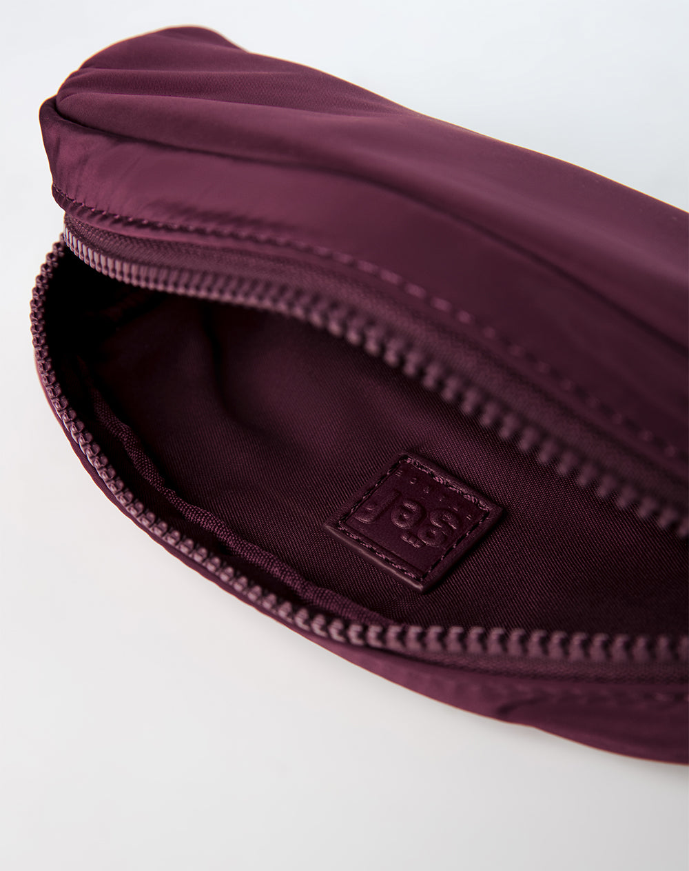 Estuche vinotinto